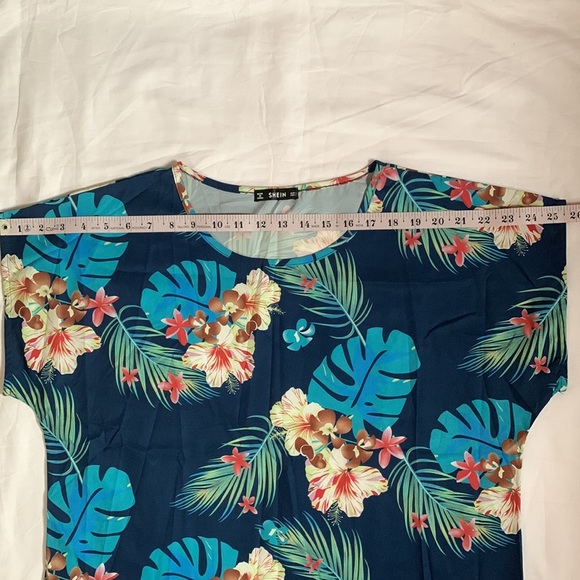 SHEIN floral top - Picture 3 of 4